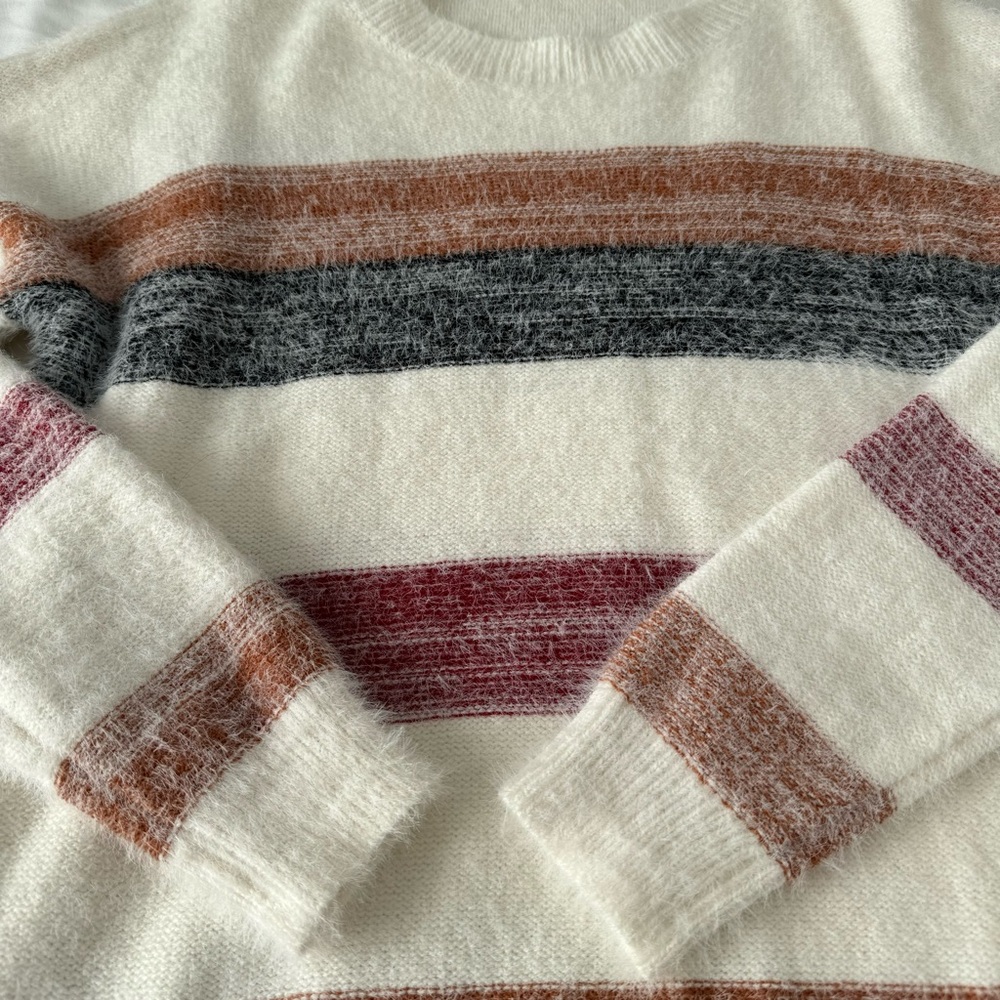Color Block Sweater - Picture 4 of 7